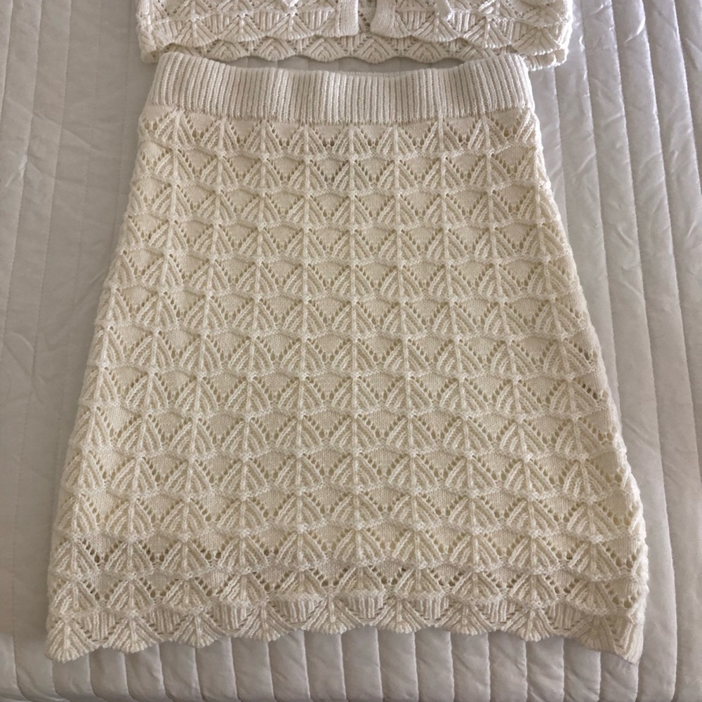 Cream Knit Sleeveless Top and Skirt Set - Picture 4 of 5